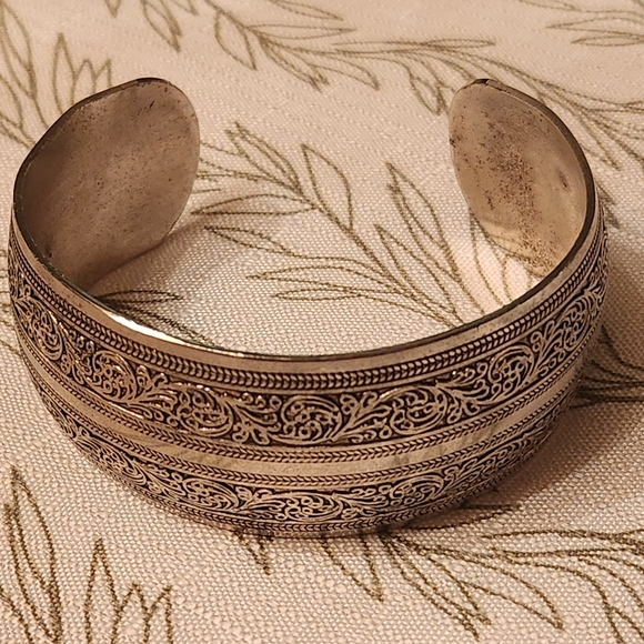 Beautiful Thick Silver Plate Tibet Style Boho Bangle Bracelet - Picture 2 of 5